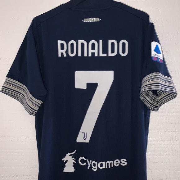 ronaldo juventus away jersey